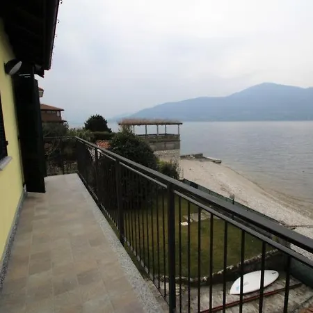 Sleeps 8 Air Con Wifi Porto Valtravaglia