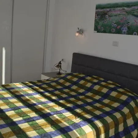 Sleeps 8 Air Con Wifi *