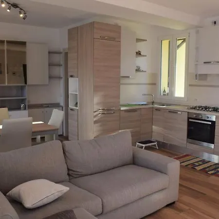 Sleeps 8 Air Con Wifi