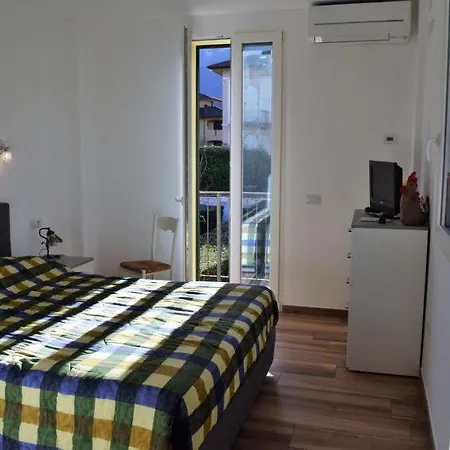 Sleeps 8 Air Con Wifi Porto Valtravaglia