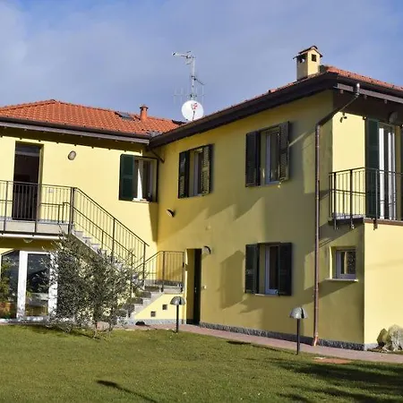 Sleeps 8 Air Con Wifi Holiday home Porto Valtravaglia