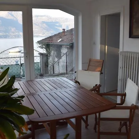 Sleeps 8 Air Con Wifi Holiday home Porto Valtravaglia